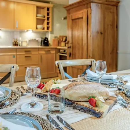 2 Bed In Oc-b42733 *